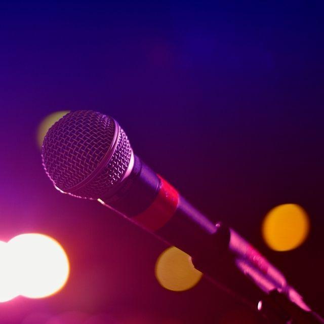 A microphone with lighting around it