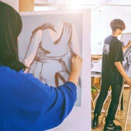 somebody drawing a human form
